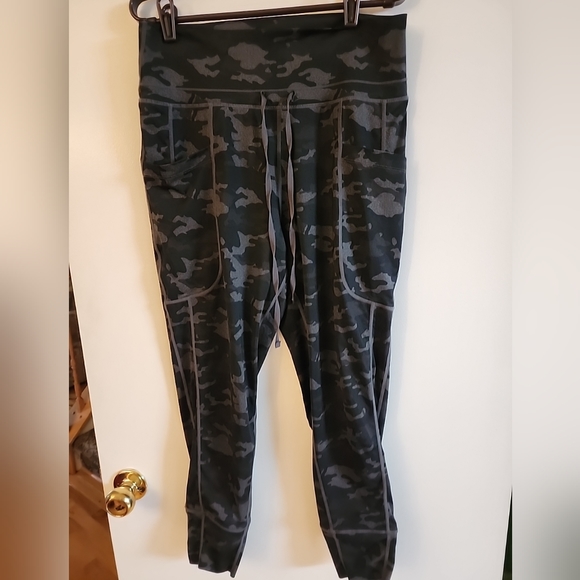Fabletics Joggers Pants - Picture 1 of 9